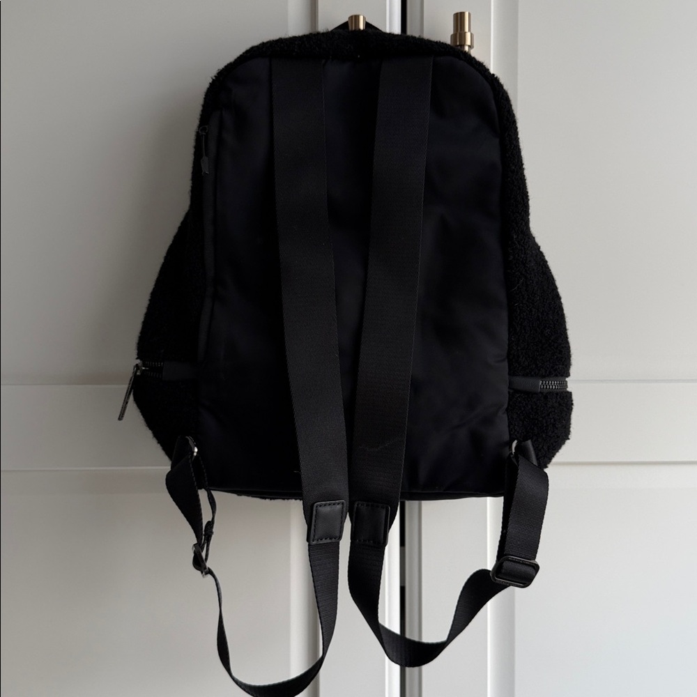 Lululemon Sherpa Backpack - Picture 6 of 16